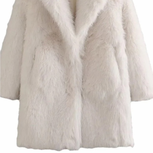 Elegant Cream Faux Fur Coat - Picture 2 of 11